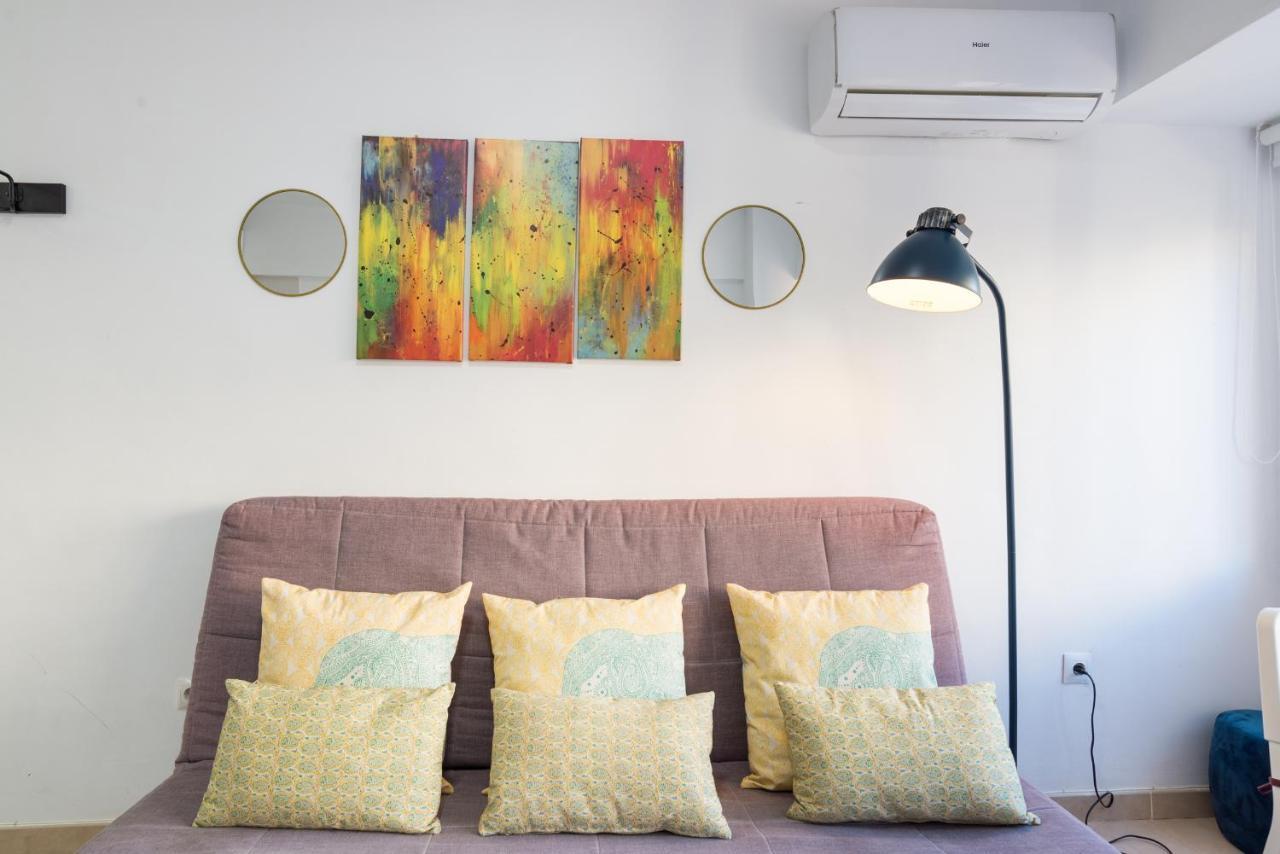 Mp7 Renovated Apartment Right On The Beach 700 Meters Away From Old Town Málaga Buitenkant foto